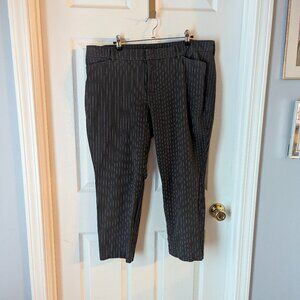 Old Navy grey cropped pants - 18P